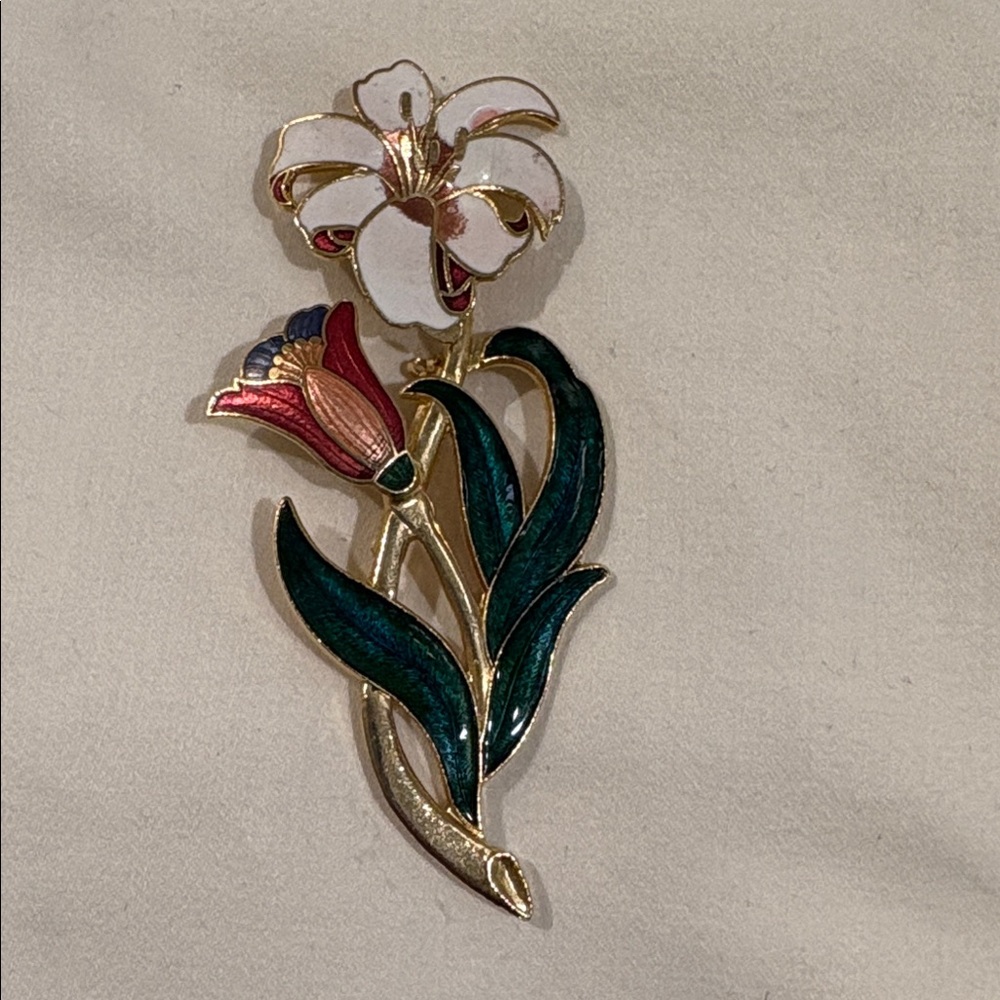 Elegant Floral Brooch with Gold Accents